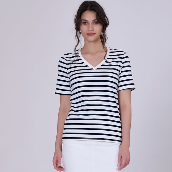 Gestreiftes Baumwoll-T-Shirt mit V-Ausschnitt - Image 4