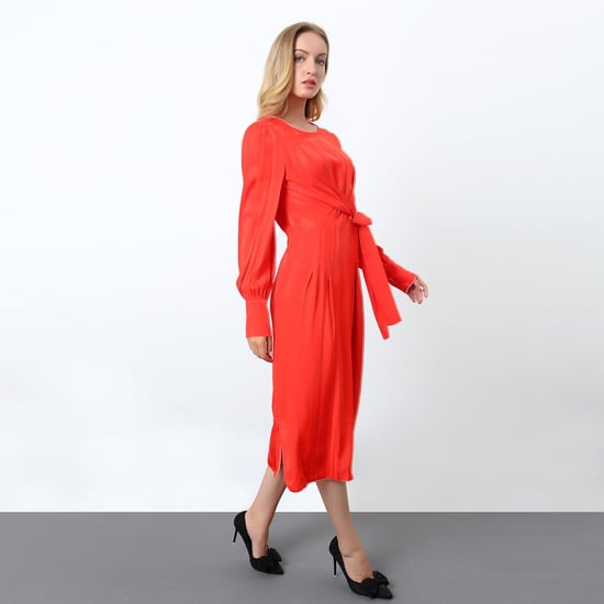 Drapiertes Kleid mit langen Ärmeln und Schnur an der Seite - Image 1