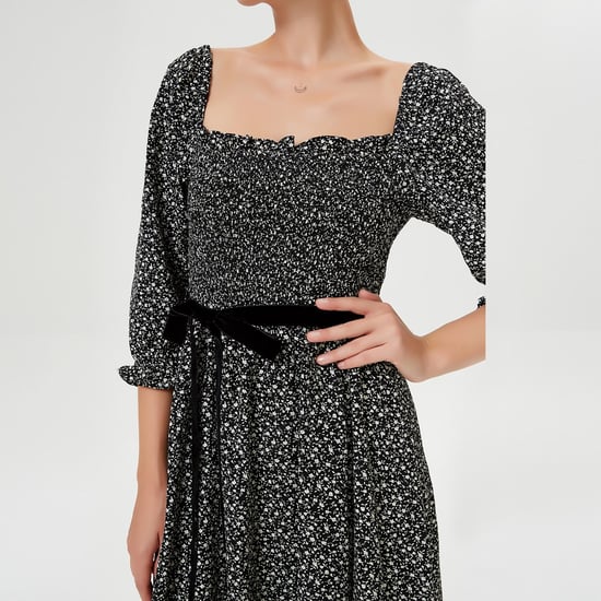 Geräuchertes Kleid mit quadratischem Kragen und Liberty-Print - Image 6