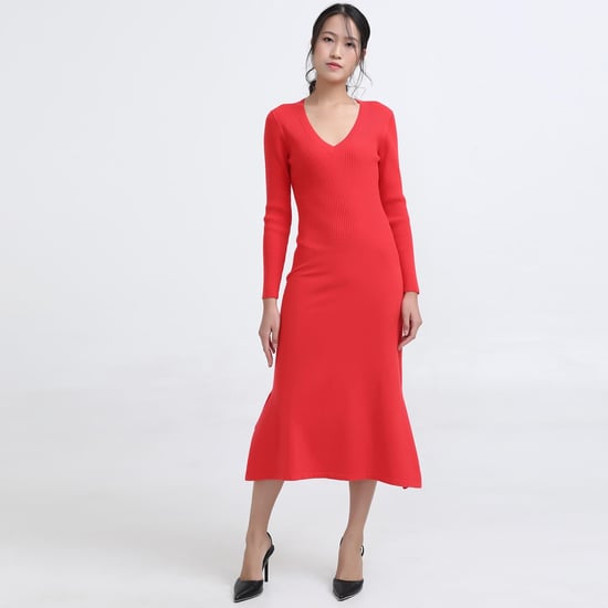 Midi-Pullover-Kleid mit V-Ausschnitt - Image 2