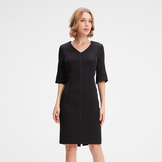 Kurzes Kleid mit kontrahierten Nähten - Image 1