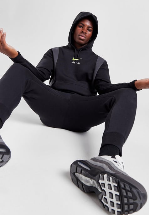 Nike Herren-Panel-Trainingsanzug in Schwarz - Image 4