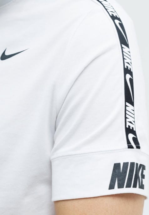 Nike Herren Repeat T Shirt in weiß - Image 3