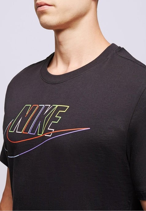 Nike M NSW Club+ BRD PK HBR T-Shirt in Schwarz - Image 3