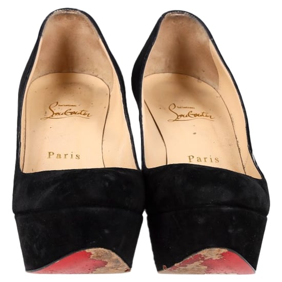 Christian Louboutin Runde Zehen Chunky Heel Plateau-Pumps aus schwarzem Wildleder - Image 2