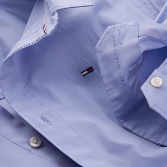Marke: Tommy Hilfiger Jeans Geschlecht: Männer Typ: Hemden Farbe: Hellblau Muster: Einfarbig Ärmel: Langärmelig Kragen: Klassisch Verschluss: Knöpfe Jahreszeit: Frühling/Sommer -97% Baumwolle -3% Elastan -3 - Image 2