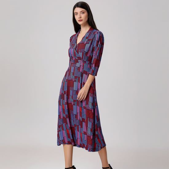 Midi-Wickelkleid mit Grafikdruck und V-Ausschnitt - Image 2