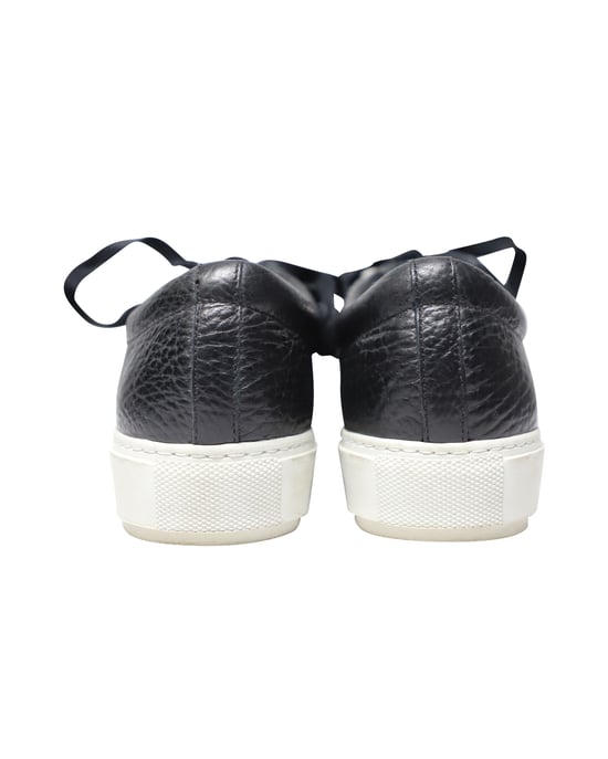 Acne Studios Adriana Low Top Sneakers aus schwarzem Kalbsleder - Image 4