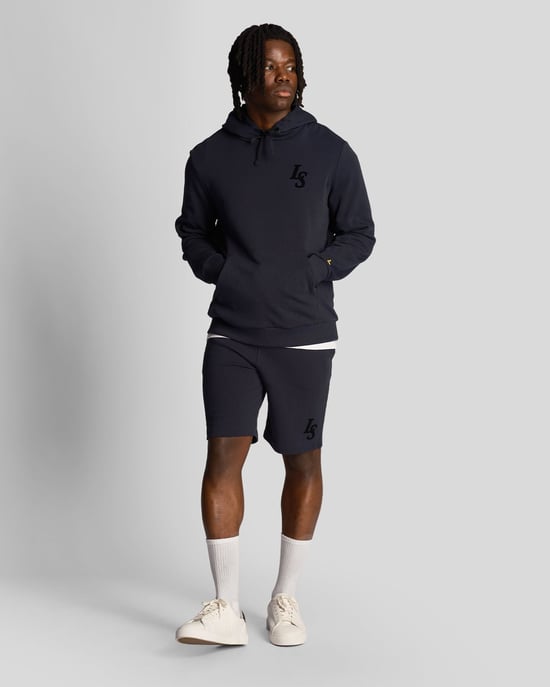 Lyle & Scott Herren Club Emblem Hoodie in Dunkelblau - Image 2