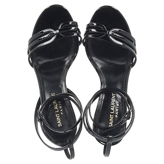 Saint Laurent Sandalen mit Knöchelriemen aus schwarzem Lackleder - Image 2