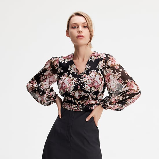 Kurze Bluse mit Blumendruck - Image 1