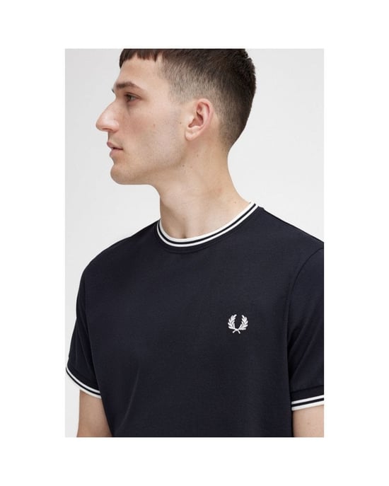 Fred Perry Schwarzes T-Shirt Mit Zwei Spitzen - Image 2