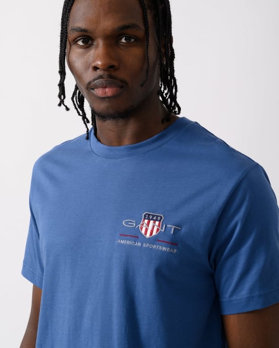 Gant Regular Archive Shield Emb T-Shirt - Image 2
