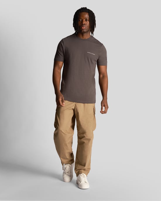 Herren-T-Shirt mit Lyle & Scott-Stickerei in Grau - Image 2