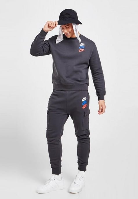 Nike Herren Standard Issue Crew-Trainingsanzug in dunklem Rauchgrau - Image 1
