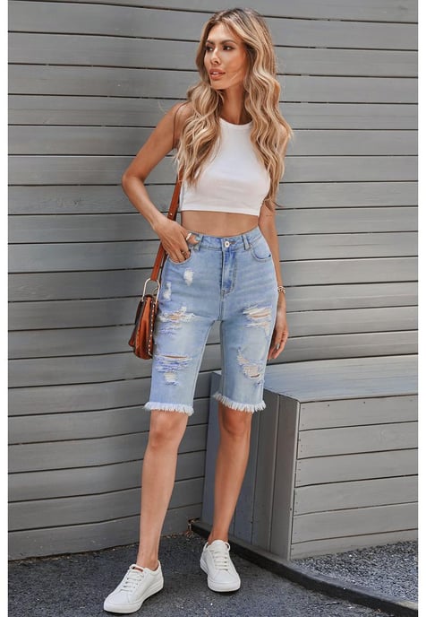 Damen-Bermudashorts aus Denim im Used-Look in Himmelblau - Image 1