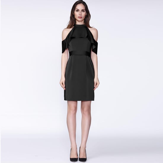 Tailliertes Kleid mit großen Rüschen und nackten Schultern - Image 1