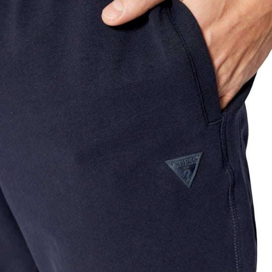 Guess Herren Jogginghose mit klassischem Dreieckslogo - Image 3