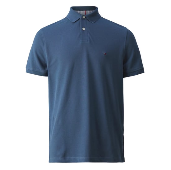 Herren-Poloshirt der Marke Tommy Hilfiger. Die Polos von Tommy Hilfiger sind aus Bio-Baumwolle und Elastan gefertigt und haben eine normale Passform. Die weiche Baumwolle sorgt für hohen Tragekomfort. Das Elastan sorgt für eine feine Dehnung des Stoffes.  - Image 1