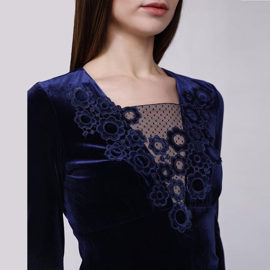 Samtkleid mit Spitzenausschnitt - Image 3