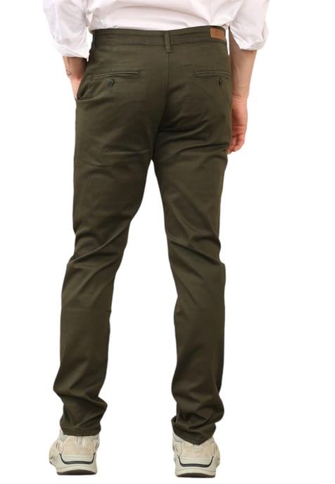 MYT Herren Slim Fit Chinos in Olive - Image 2