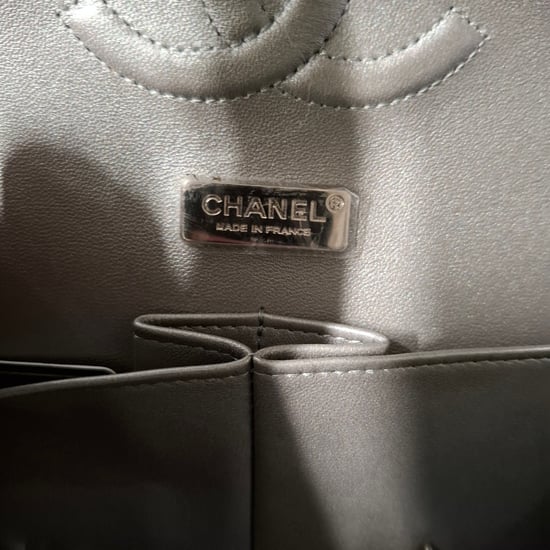 Chanel Mittlere Klassische Patchwork Double Flap Schultertasche aus mehrfarbigem Denim - Image 6