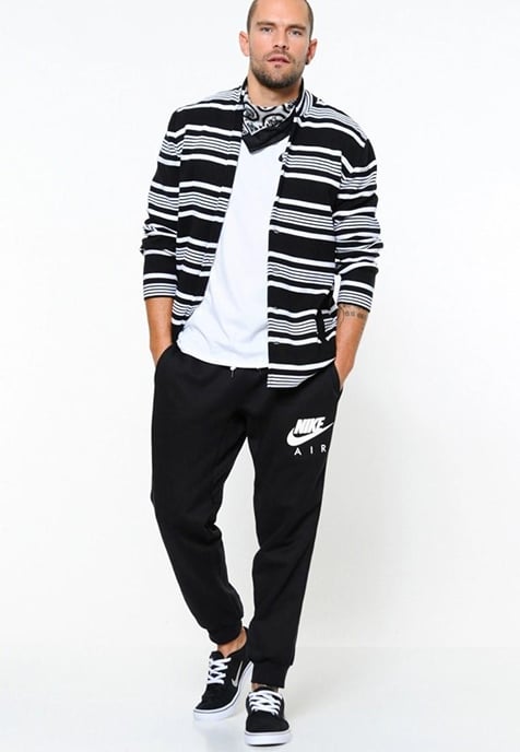 Nike Air Herren-Fleece-Jogger in Schwarz - Image 4