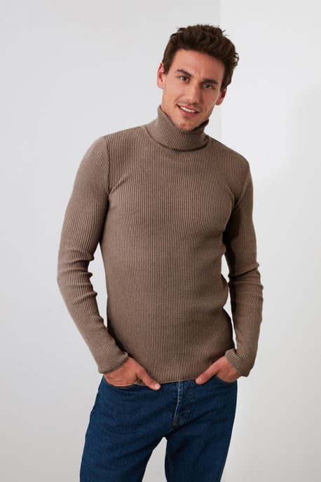 Trendyol Hommes Col roulé Corps conique Chandail - Image 1