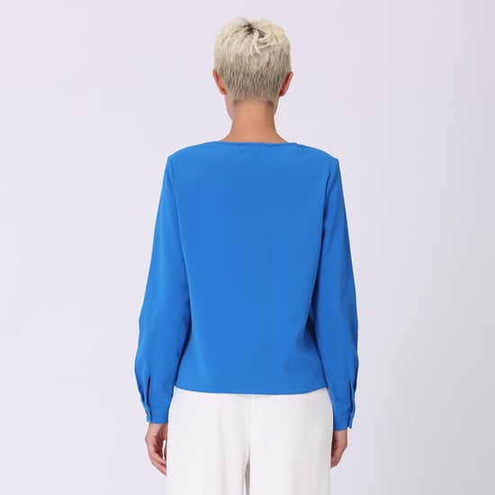Bluse mit V-Ausschnitt und Zierkette - Image 3