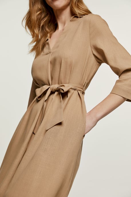 Beigefarbenes Midikleid aus Leinen mit Gürtel - Image 6