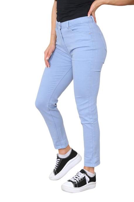 M&Co Damen-Mom-Jeans mit hohem Bund und schmal zulaufendem, geradem Bein in Himmelblau - Image 3