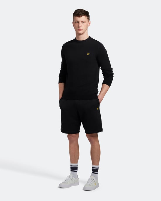 Lyle & Scott Pullover mit Rundhalsausschnitt aus Lambswool in Schwarz - Image 2