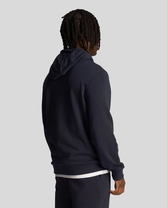 Lyle & Scott Herren Club Emblem Hoodie in Dunkelblau - Image 3