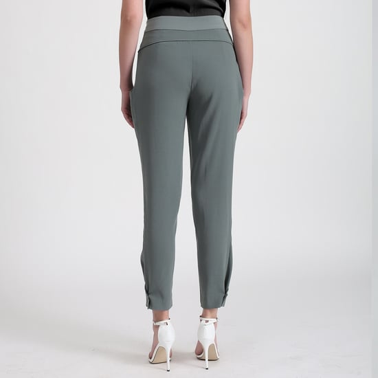 Konisch zulaufende Hose aus Bi-Material - Image 2