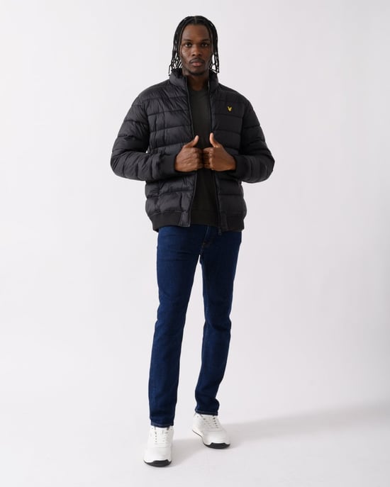 Lyle & Scott wattierte tiefschwarze Jacke mit Trichterkragen - Image 3