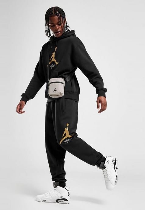 Nike Sportswear Standardausgabe Trainingsanzug mit Kapuze in Schwarz - Image 2