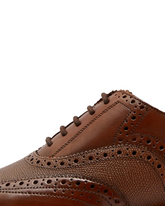 Almhano Wingcap Oxford Brogue in Tan