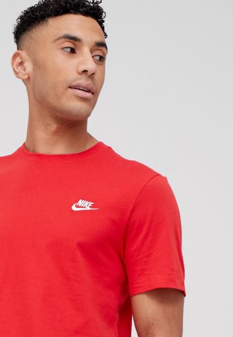 Nike Sportswear T Shirt Club in Rot - Image 3