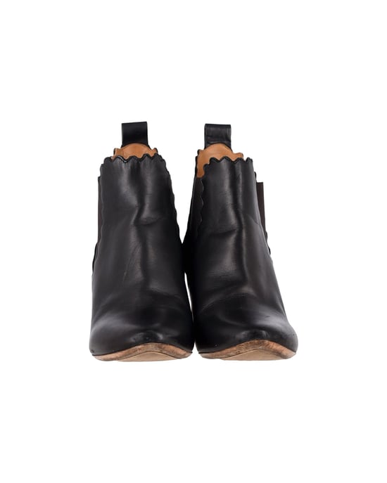 Chloé Geschwungene Chelsea-Stiefel aus schwarzem Leder - Image 2