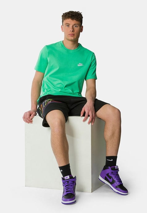 Nike Sportswear Club Herren-T-Shirt in Frühlingsgrün - Image 4