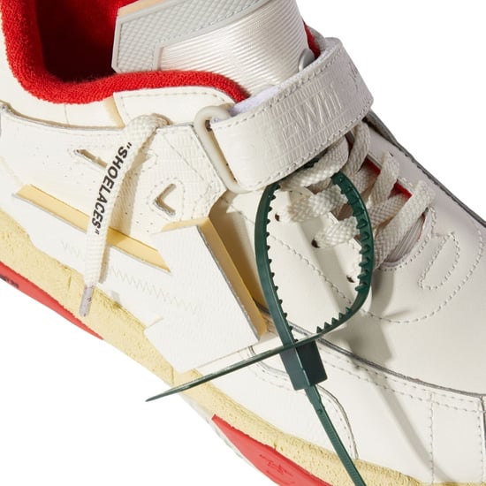 Weisse Low-Top-Sneaker von Puzzle Couture in Off-White - Image 3