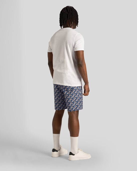 Lyle & Scott Herren Floral Print Resort Shorts in Dunkelblau - Image 3
