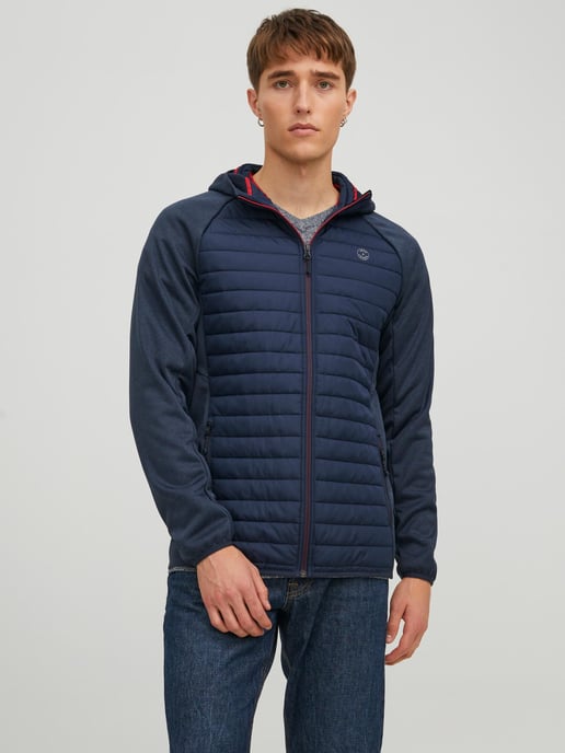 Bequeme Steppjacke für Herren von der Marke JACK & JONES. Sehr angenehm zu tragen, bequem und sportlich geschnitten zugleich. Zwei seitliche Reißverschlusstaschen und die Innentasche bieten sicheren Platz für Habseligkeiten. Die Kapuze ist nicht verstellb - Image 5