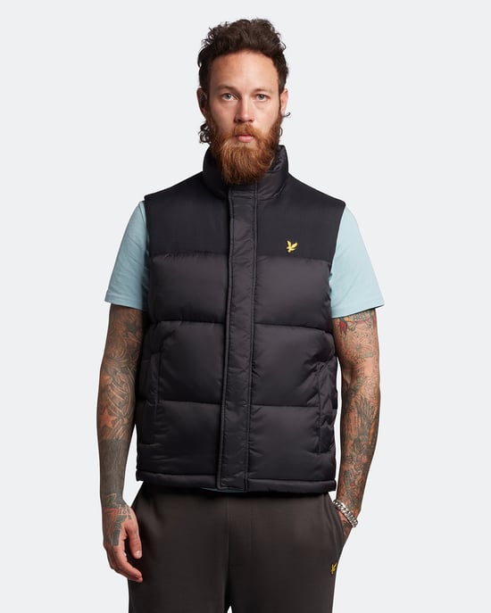 Lyle & Scott Wattierte Weste in Schwarz - Image 1
