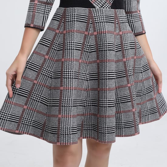 Kleid in Passform und aus Tartanstrick - Image 5