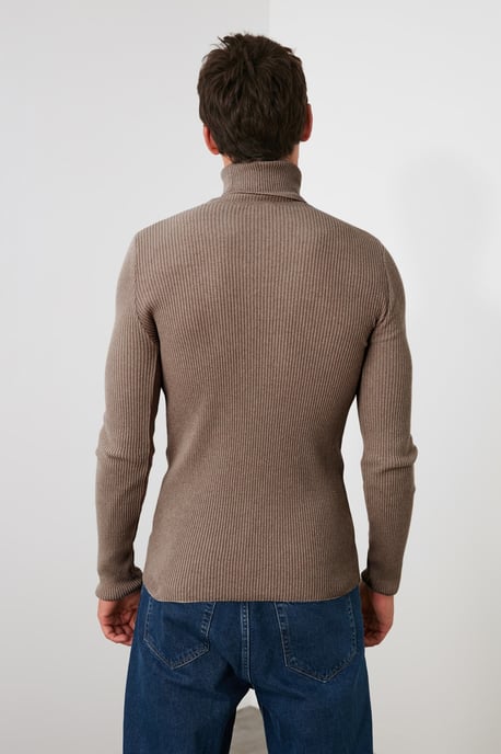 Trendyol Hommes Col roulé Corps conique Chandail - Image 5