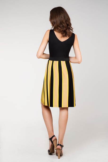 Ärmelloses Sommerkleid in Schwarz - Image 4