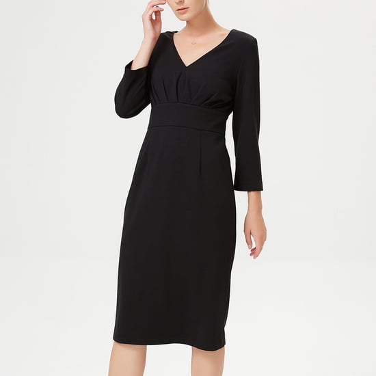 Angepasstes Kleid mit V-Ausschnitt und Falten auf der Brust - Image 3