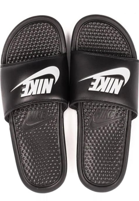 Nike Benassi Slip On Sliders in Schwarz/Weiß - Image 1