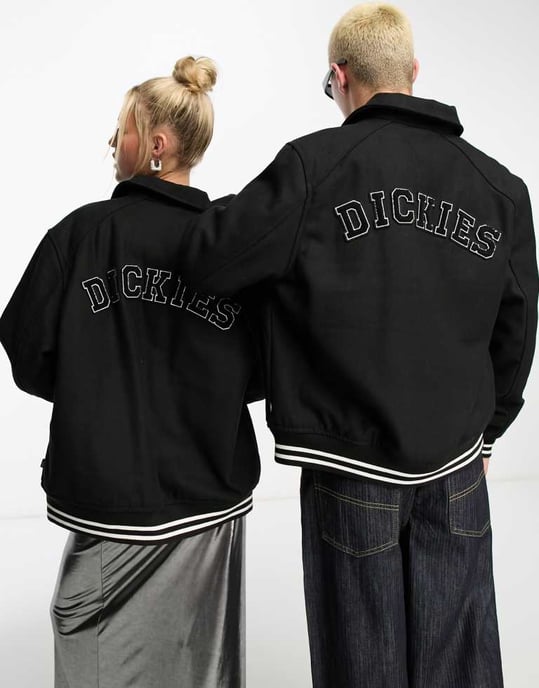 Dickies – Unisex-Collegejacke „West Vale“ in Schwarz mit aufgesticktem Logo auf der Rückseite - Image 2